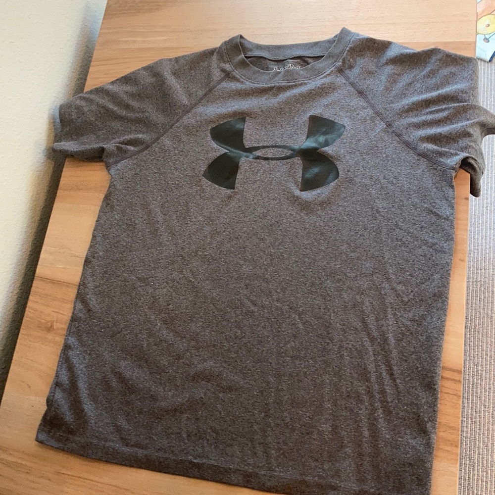 Underarmor t-shirt excellent condition barely used